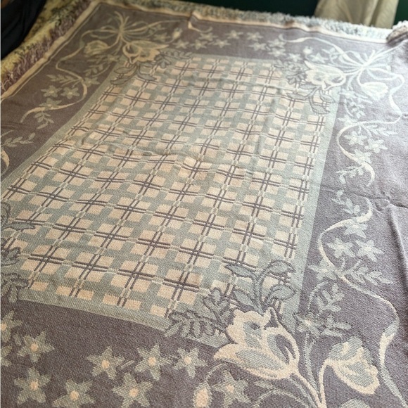 Vintage Tapestry Elegant Floral Patterned Blanket - Cream and Purple - Picture 4 of 7